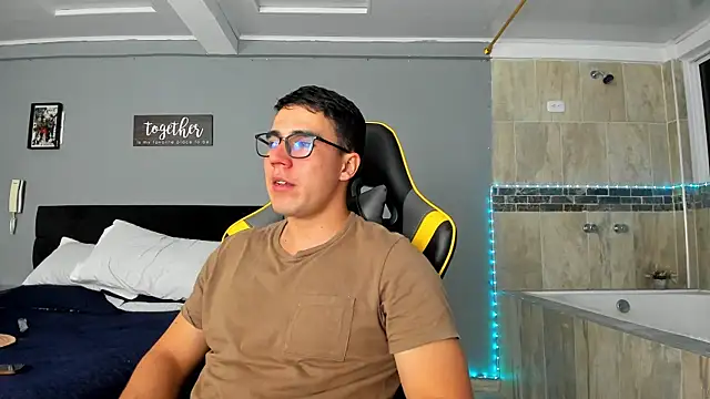 owengray2n online show from January 17, 1:15 am