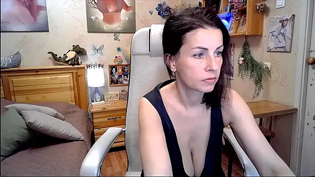 Snapshot of Kendra_Mom chatting on April 21, 9:59 am Kendra Mom online show from April 21, 9:59 am