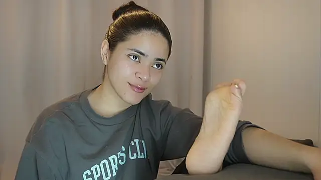 Feetgirl01 online show from March 13, 5:39 pm