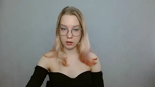 Snapshot of cindi_hot chatting on January 14, 8:31 am cindi hot online show from January 14, 8:31 am