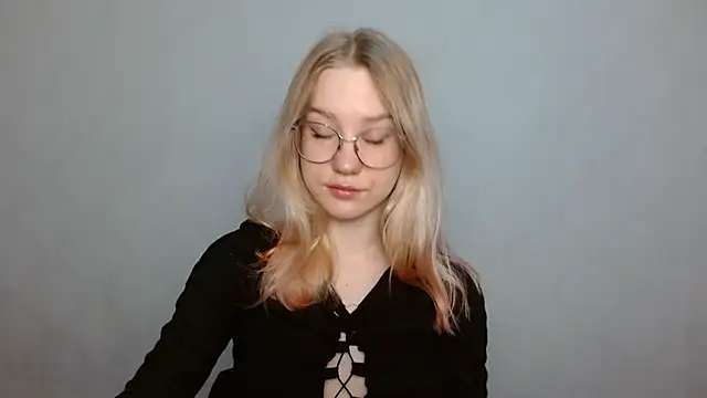 Snapshot of cindi_hot chatting on February 6, 9:00 am cindi hot online show from February 6, 9:00 am