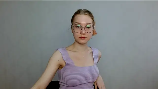 Snapshot of cindi_hot chatting on March 7, 8:34 am cindi hot online show from March 7, 8:34 am