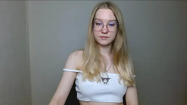 cindi hot online show from January 19, 2:21 pm