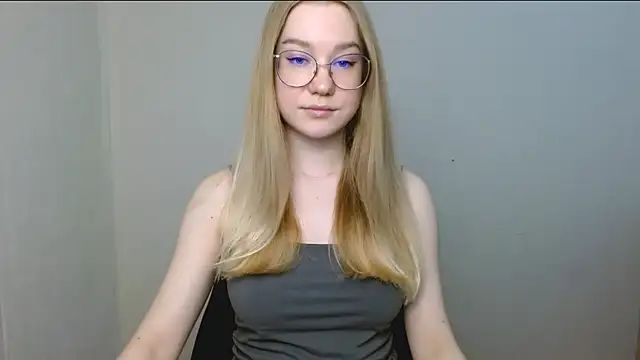 cindi hot online show from April 4, 3:31 pm