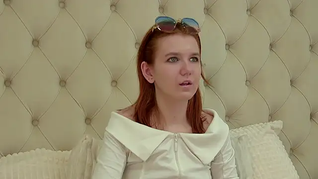 Snapshot of LessySmith chatting on March 18, 1:10 am LessySmith online show from March 18, 1:10 am