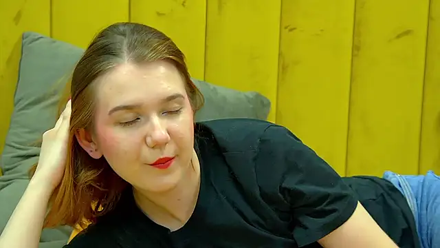 Snapshot of LessySmith chatting on October 18, 4:19 pm LessySmith online show from October 18, 4:19 pm