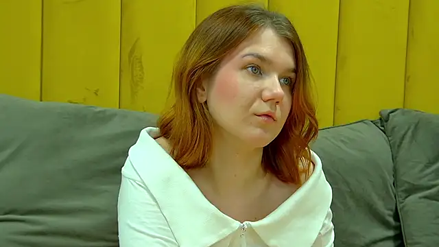 Snapshot of LessySmith chatting on October 20, 4:18 pm LessySmith online show from October 20, 4:18 pm