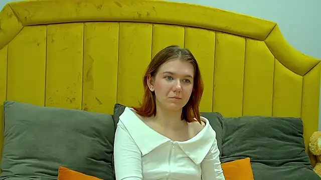 Snapshot of LessySmith chatting on October 21, 4:24 am LessySmith online show from October 21, 4:24 am