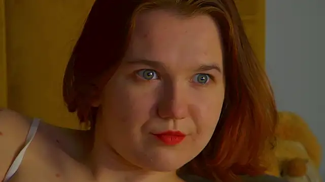 Snapshot of LessySmith chatting on February 7, 4:16 am LessySmith online show from February 7, 4:16 am