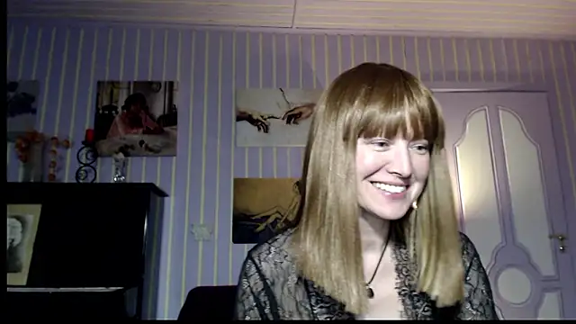 Marquise555 online show from March 4, 5:30 pm