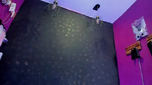 Alexa Slave online show from March 25, 7:20 pm