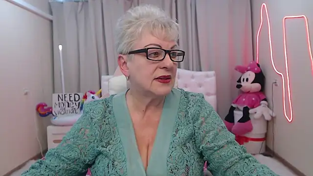 KayleSmoll online show from May 22, 6:35 pm