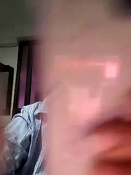 Snapshot of Sofythom1 chatting on December 22, 1:23 am Sofythom1 online show from December 22, 1:23 am