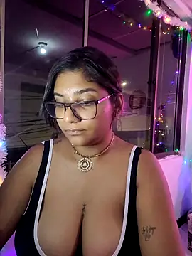 Snapshot of Sofythom1 chatting on December 28, 12:57 am Sofythom1 online show from December 28, 12:57 am