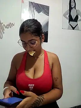 Snapshot of Sofythom1 chatting on October 24, 1:46 am Sofythom1 online show from October 24, 1:46 am