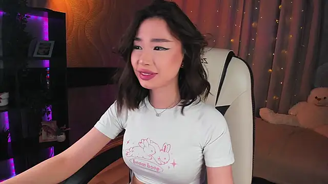 Snapshot of sensualily chatting on March 8, 5:01 pm sensualily online show from March 8, 5:01 pm