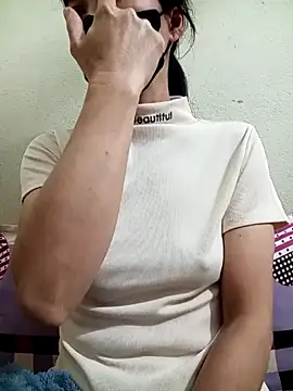 Snapshot of YunLem chatting on January 18, 2:12 pm YunLem online show from January 18, 2:12 pm