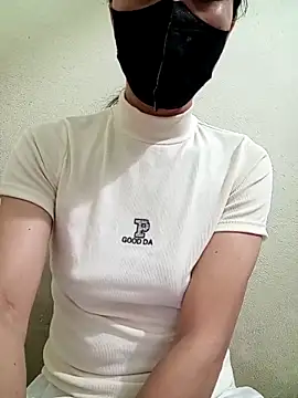 Snapshot of YunLem chatting on February 18, 2:27 pm YunLem online show from February 18, 2:27 pm