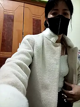 Snapshot of YunLem chatting on February 25, 1:09 am YunLem online show from February 25, 1:09 am