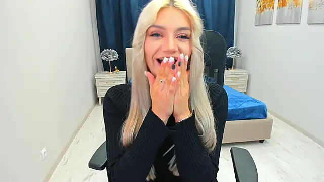 Snapshot of SelenaeMoore chatting on January 8, 11:32 am SelenaeMoore online show from January 8, 11:32 am