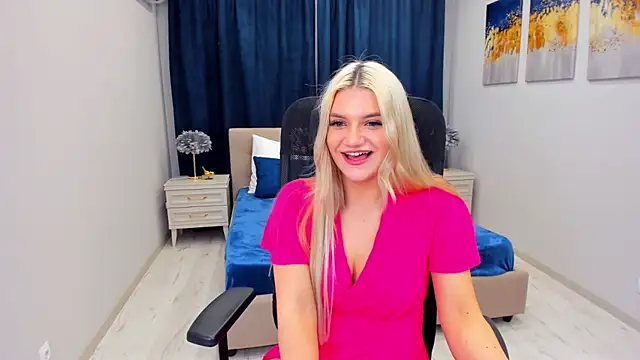 Snapshot of SelenaeMoore chatting on January 12, 1:42 am SelenaeMoore online show from January 12, 1:42 am