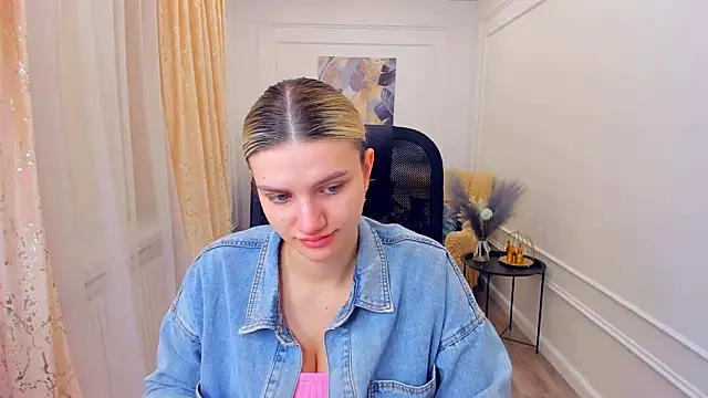 SelenaeMoore online show from June 21, 3:53 am