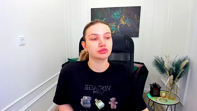 SelenaeMoore online show from June 27, 3:55 am