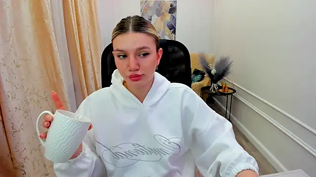 SelenaeMoore online show from July 1, 4:14 am