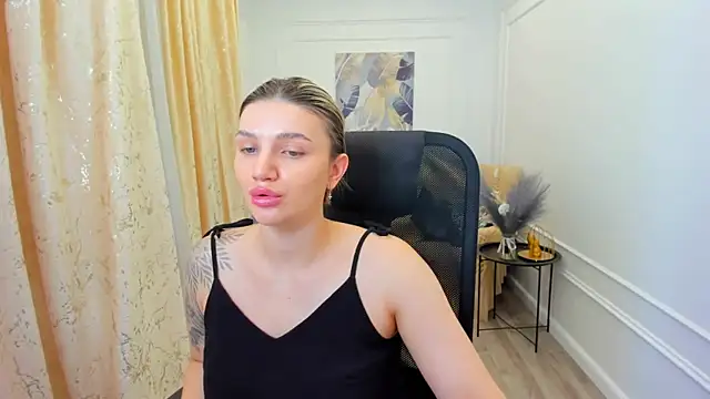 SelenaeMoore online show from July 4, 4:18 am
