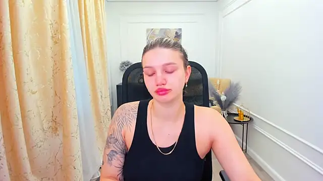 SelenaeMoore online show from July 8, 3:55 am
