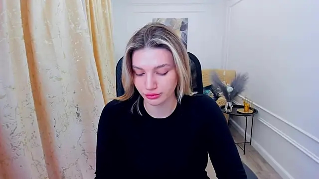 SelenaeMoore online show from July 13, 3:53 am