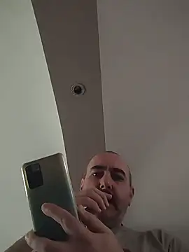 Snapshot of Maryo0001 chatting on February 9, 9:24 am Maryo0001 online show from February 9, 9:24 am