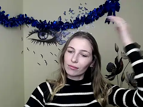 Snapshot of StrangerGi chatting on January 22, 1:00 pm StrangerGi online show from January 22, 1:00 pm