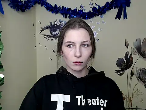 Snapshot of StrangerGi chatting on February 20, 12:57 pm StrangerGi online show from February 20, 12:57 pm