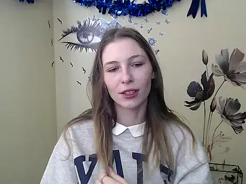 Snapshot of StrangerGi chatting on February 24, 7:00 am StrangerGi online show from February 24, 7:00 am