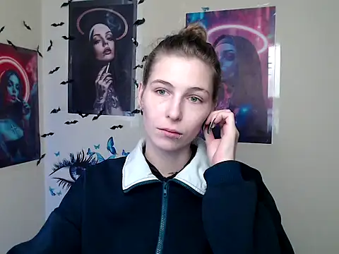 Snapshot of StrangerGi chatting on October 23, 6:13 am StrangerGi online show from October 23, 6:13 am