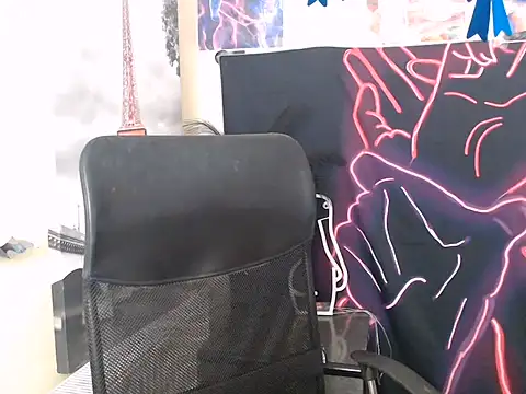 StrangerGi online show from June 18, 12:20 pm