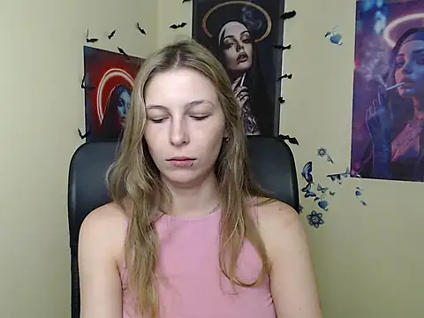 StrangerGi online show from June 26, 6:18 am