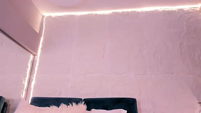 CailynBrowm online show from April 17, 4:37 am