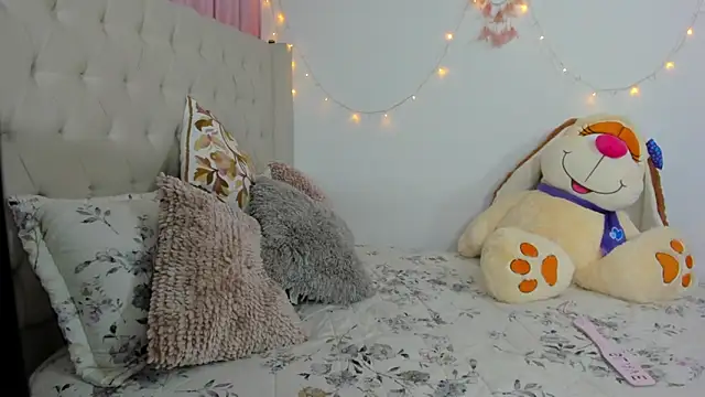 Snapshot of emilyharrix chatting on March 4, 10:49 pm emilyharrix online show from March 4, 10:49 pm