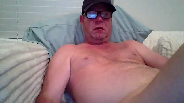 Snapshot of Goldenbear3111 chatting on May 16, 2:19 am Goldenbear3111 online show from May 16, 2:19 am