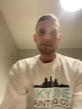 Snapshot of Camcam21 chatting on March 8, 6:32 am Camcam21 online show from March 8, 6:32 am