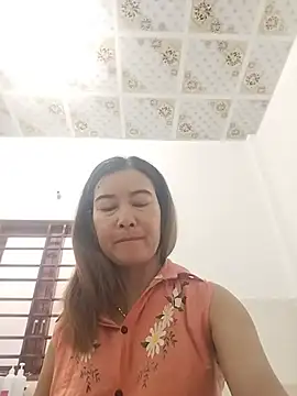 Sexy-ladyboobs20 online show from July 16, 1:33 am