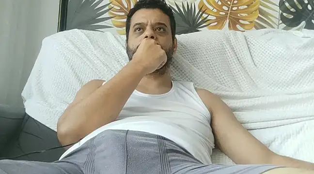 Snapshot of HornyBeachBoyBR chatting on March 18, 2:37 pm HornyBeachBoyBR online show from March 18, 2:37 pm