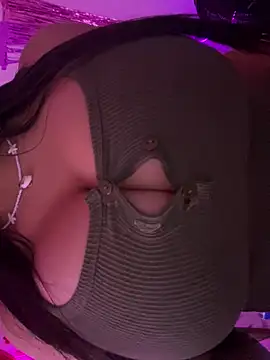 Snapshot of izanmiller2001 chatting on February 22, 11:14 pm izanmiller2001 online show from February 22, 11:14 pm