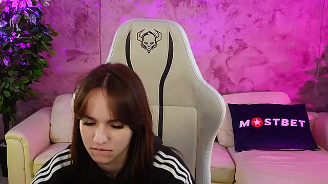 Brendi054 online show from January 11, 7:39 am