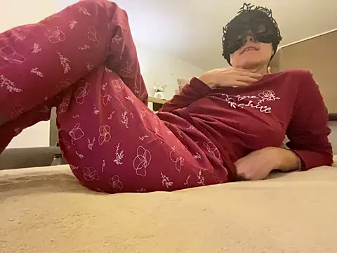 Marilou1983 online show from February 15, 9:55 pm