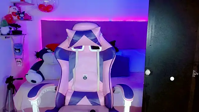 Kylie brokee online show from December 17, 12:12 am