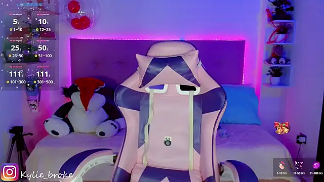 Kylie brokee online show from December 19, 12:13 am