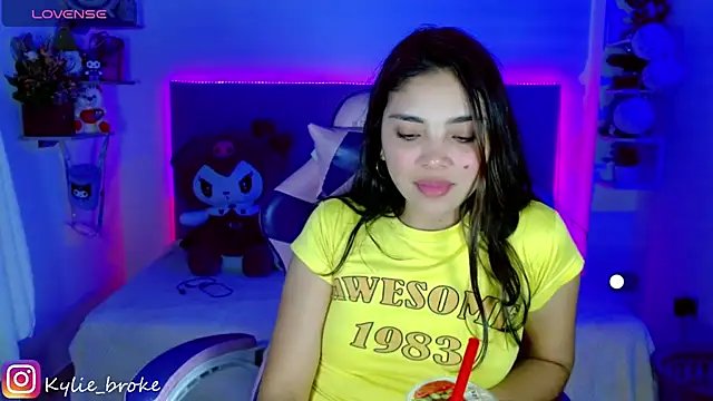 Kylie brokee online show from December 31, 3:12 am